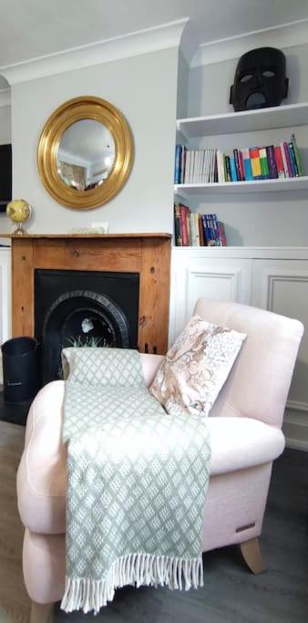 Windsor Cottage: Cosy, Charming, Full Of Character Exteriör bild