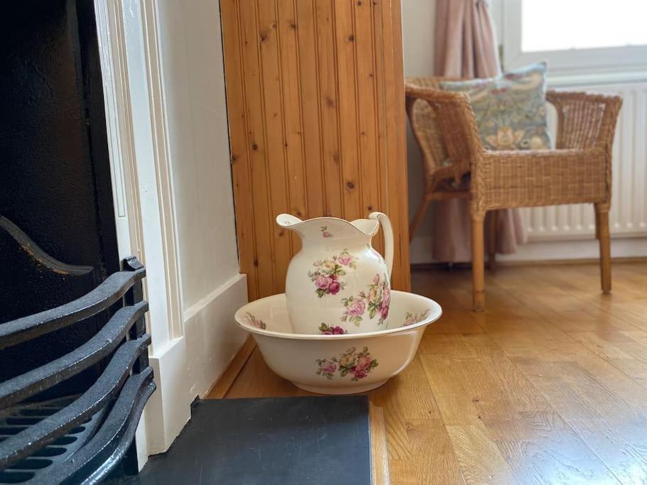 Windsor Cottage: Cosy, Charming, Full Of Character Exteriör bild