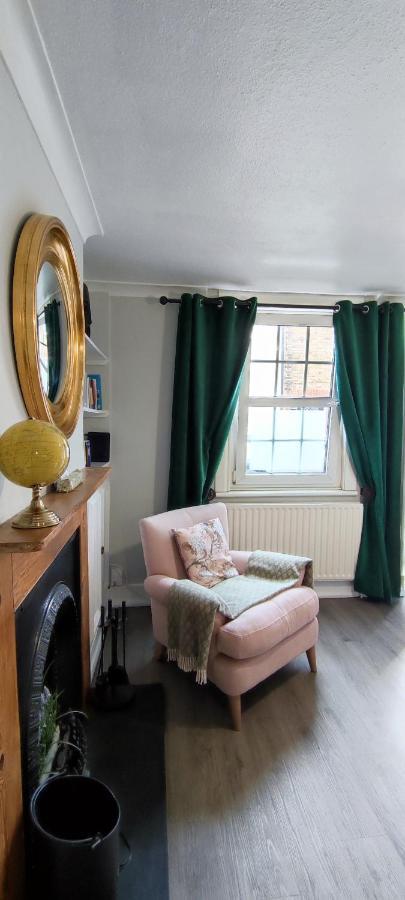 Windsor Cottage: Cosy, Charming, Full Of Character Exteriör bild