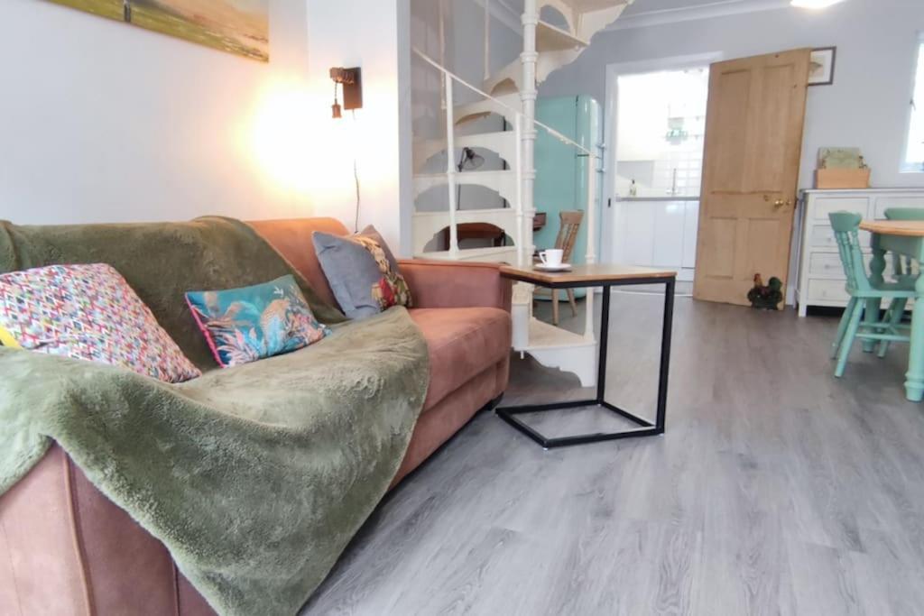 Windsor Cottage: Cosy, Charming, Full Of Character Exteriör bild